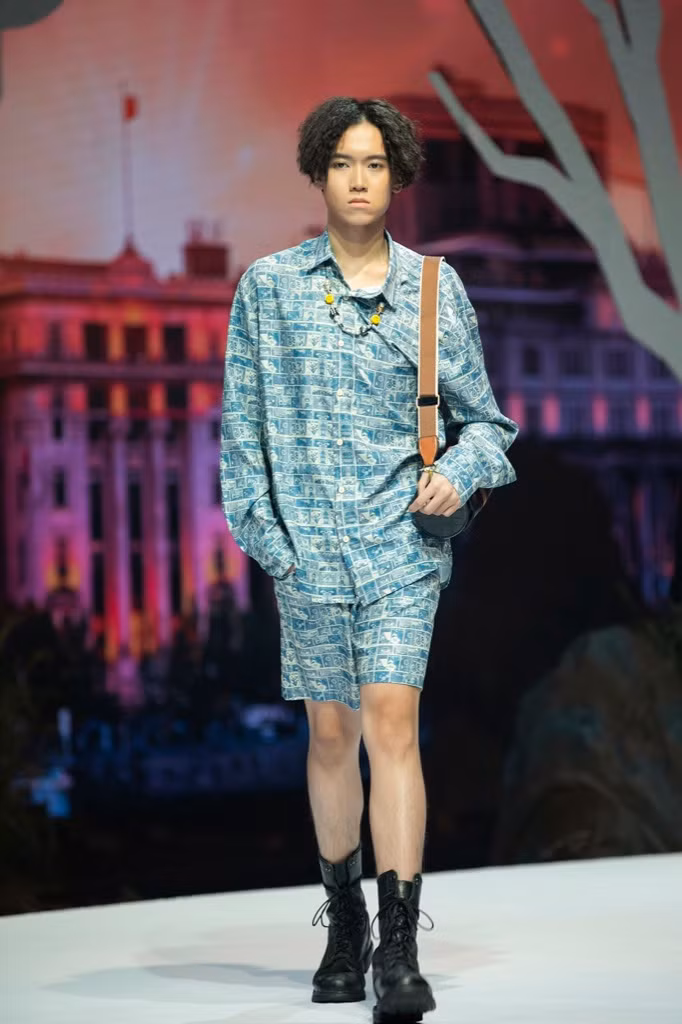 Giữa nhiều thị phi, Hương Giang vẫn tự tin làm vedette sải bước trên sàn catwalk ảnh 4