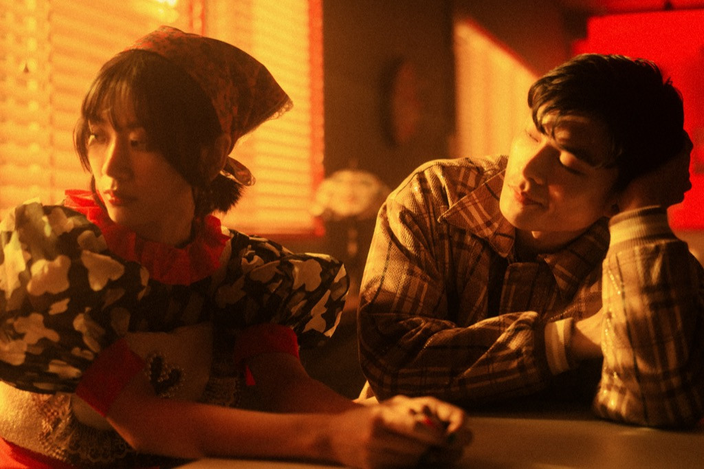 Karik, ViruSs đến chúc mừng B Ray và Trang Yue ra mắt MV mới "Thương Anh" ảnh 2