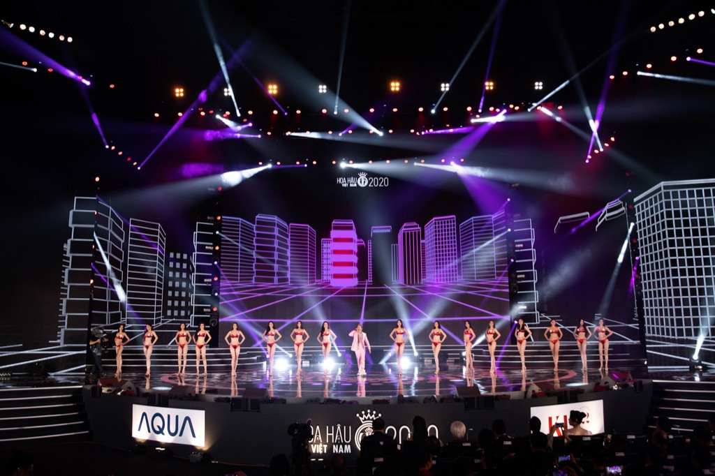 Binz diện vest hồng lịch lãm, mang hit “Bigcityboi” lên sân khấu Hoa hậu Việt Nam 2020 ảnh 6