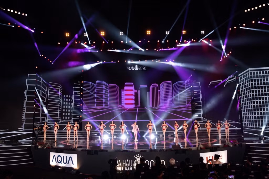 Binz diện vest hồng lịch lãm, mang hit “Bigcityboi” lên sân khấu Hoa hậu Việt Nam 2020 ảnh 6