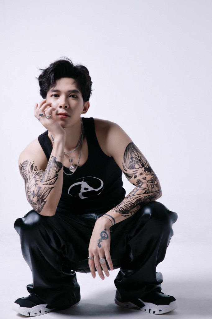 Diễn viên Anh Tú khoe cơ bụng 6 múi săn chắc cực “hot”, dành lời khen cho Châu Bùi ảnh 2