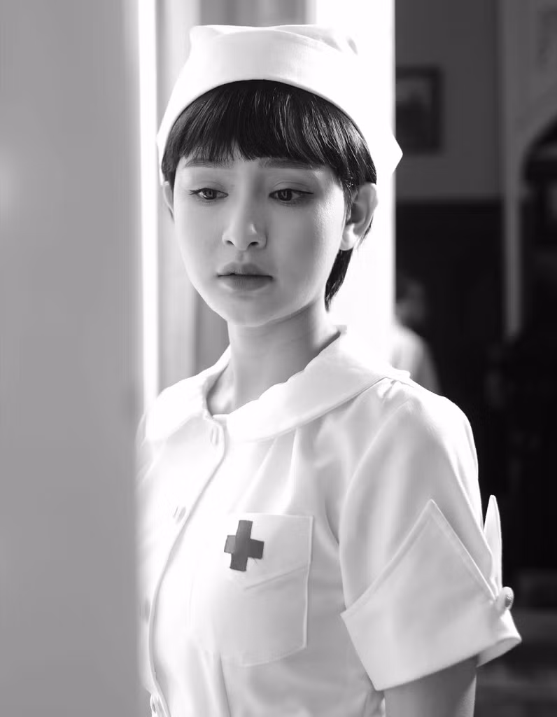 Hiền Hồ trở lại với thế mạnh ballad, diễn xuất bi thương đến ám ảnh trong MV mới ảnh 1