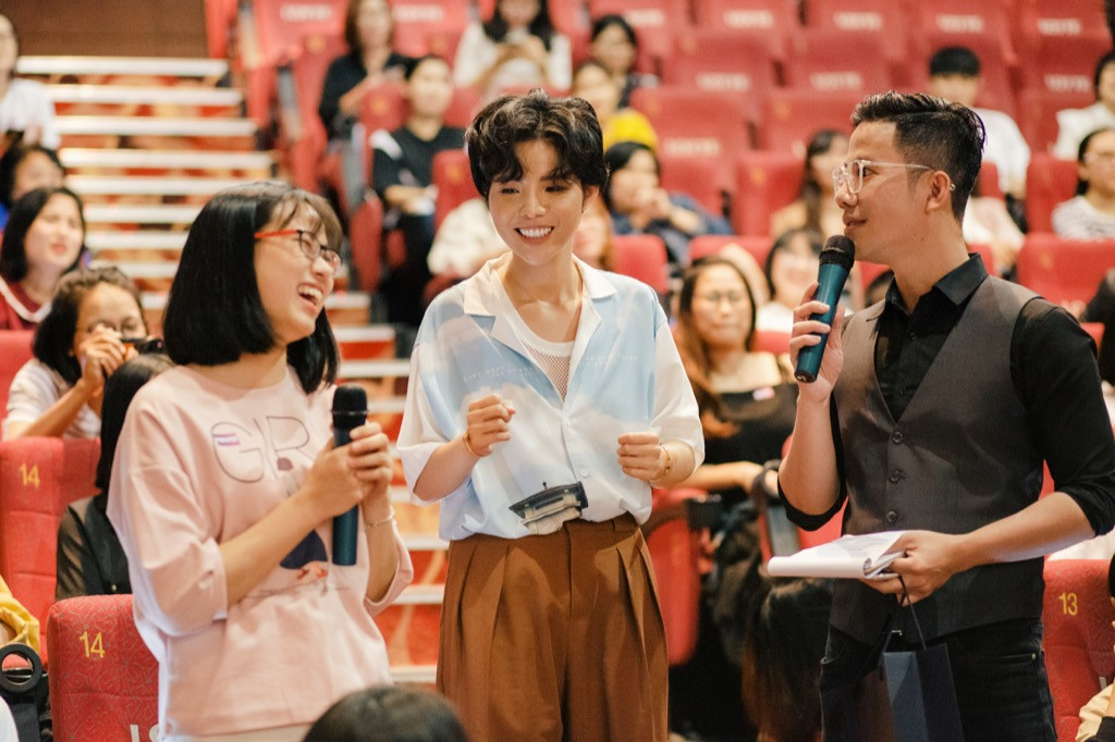 Vũ Cát Tường lần đầu “hát chay” ca khúc mới “Hành Tinh Ánh Sáng” cùng fan Hà Nội ảnh 6