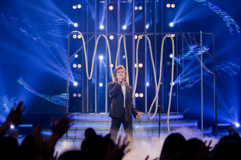 Lynk Lee mời rapper Khói để tái hiện MV “Chân Ái” tại sân khấu “Gương Mặt Thân Quen“ ảnh 6