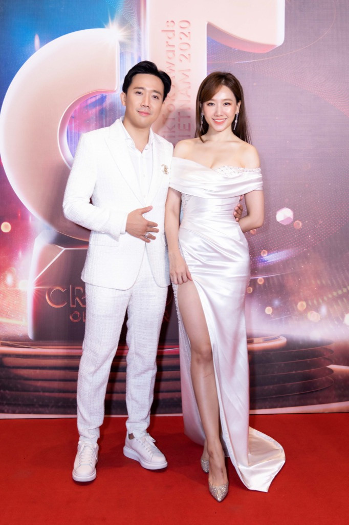 Siêu mẫu Hoàng Yến diện váy cực nổi bật, Trấn Thành và vợ “ton-sur-ton” tại sự kiện ảnh 4
