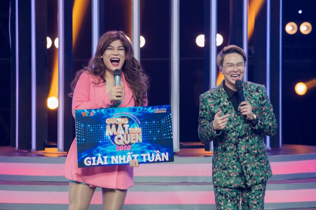 Hết làm “bạn gái” Sơn Tùng M-TP, Cara cải trang thành “Sếp” tại “Gương Mặt Thân Quen“ ảnh 8