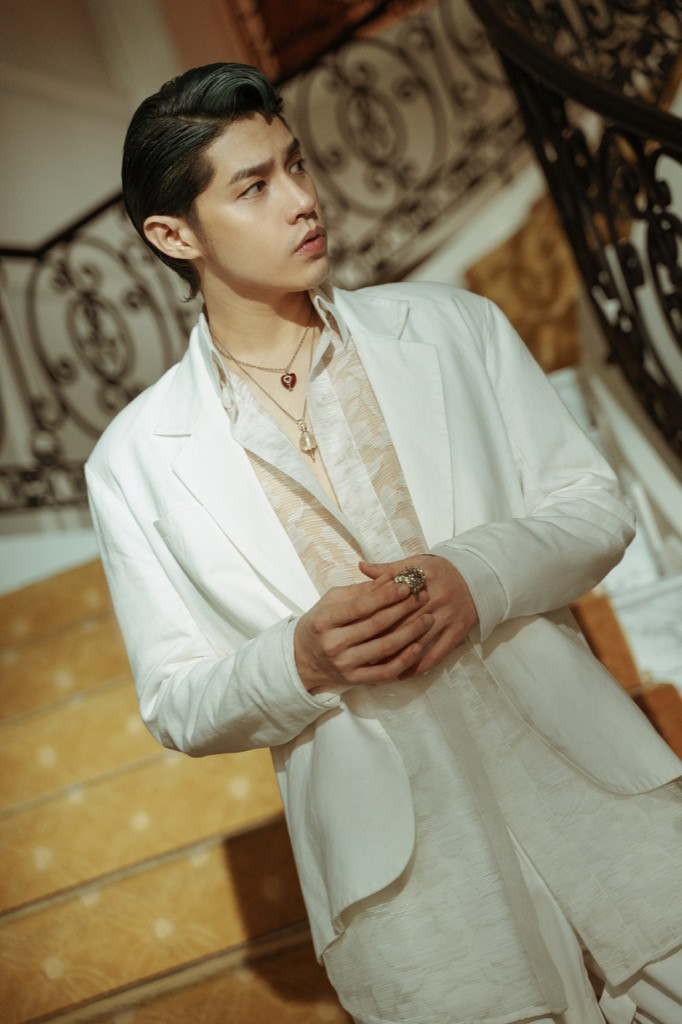 Noo Phước Thịnh hóa “vị vua si tình” bị lừa trở thành vật trưng bày trong rạp xiếc ảnh 2