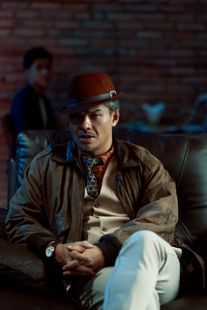 Trấn Thành song ca đầy cảm xúc cùng Thùy Chi trong MV "Nói Chia Tay Thật Khó" ảnh 3