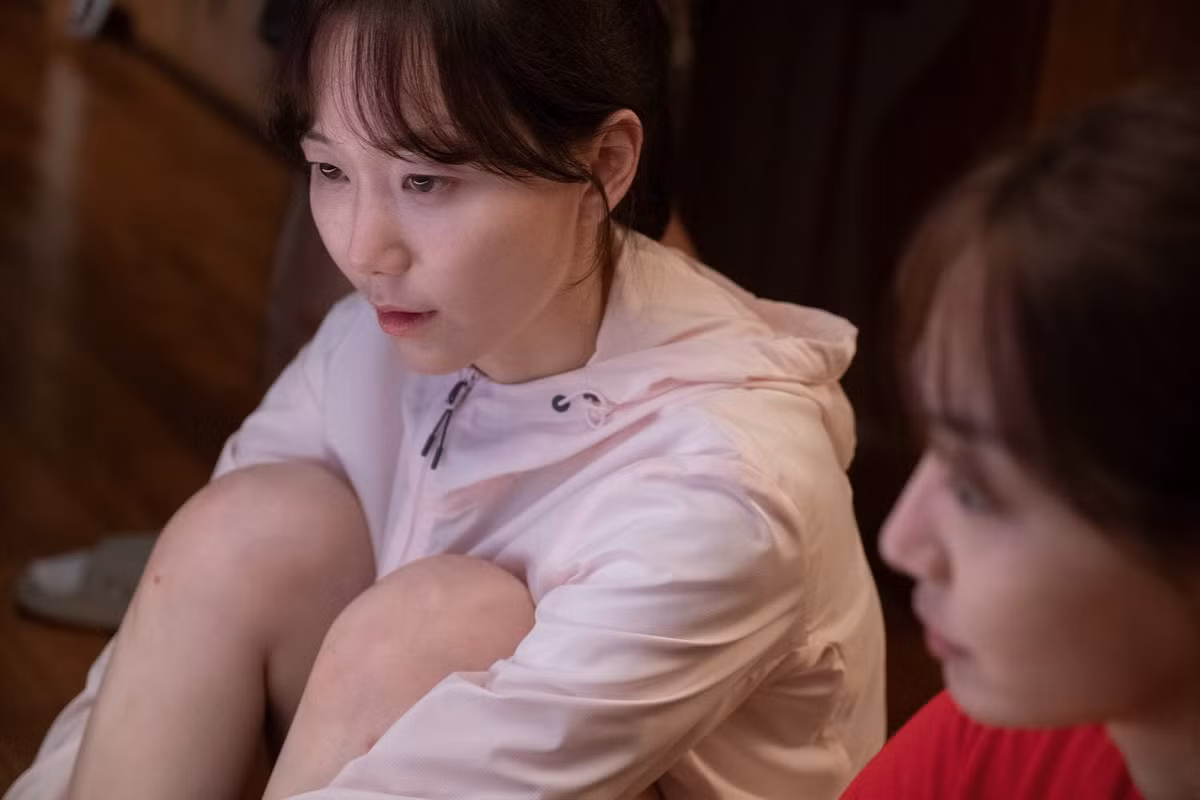 Shin Min Ah khiến fan rùng mình trước mối quan hệ “chị chị em em” trong phim mới ảnh 2