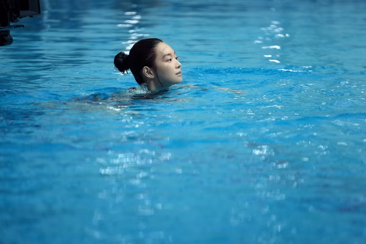 Shin Min Ah khiến fan rùng mình trước mối quan hệ “chị chị em em” trong phim mới ảnh 3