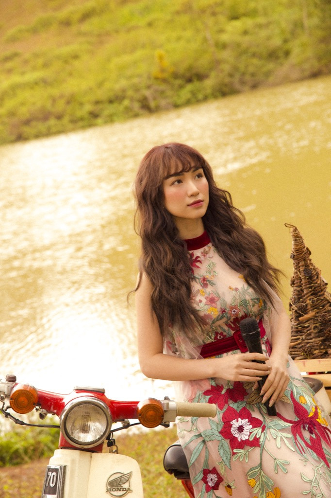 Hoà Minzy bất ngờ tung bản ballad đầy ấm áp tặng fan nhân dịp Giáng sinh ùa về ảnh 4