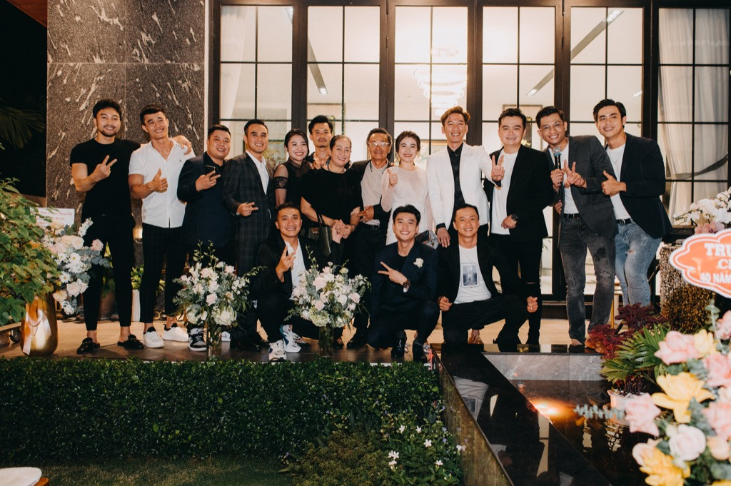 Vừa tặng mẹ 3 tỷ, Quốc Trường lại tự tay tổ chức tiệc mừng 40 năm ngày cưới cho ba mẹ ảnh 6