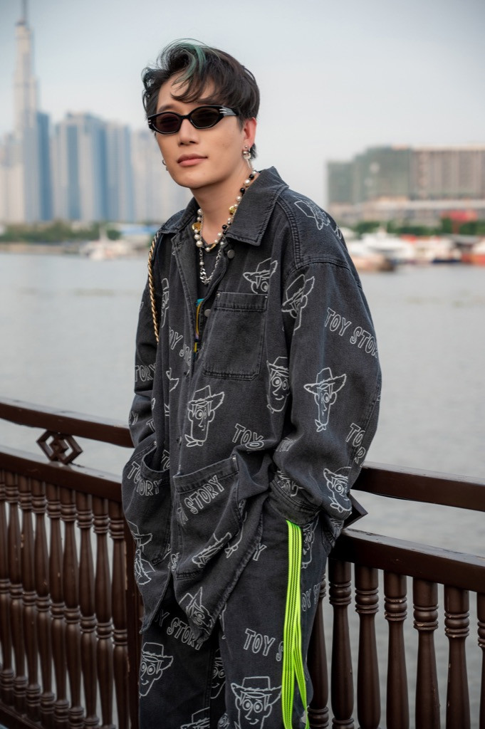 Khả Như “bức xúc” vì bị bắt làm “chuột bạch”, thân thiết với Bùi Anh Tuấn trên du thuyền ảnh 2