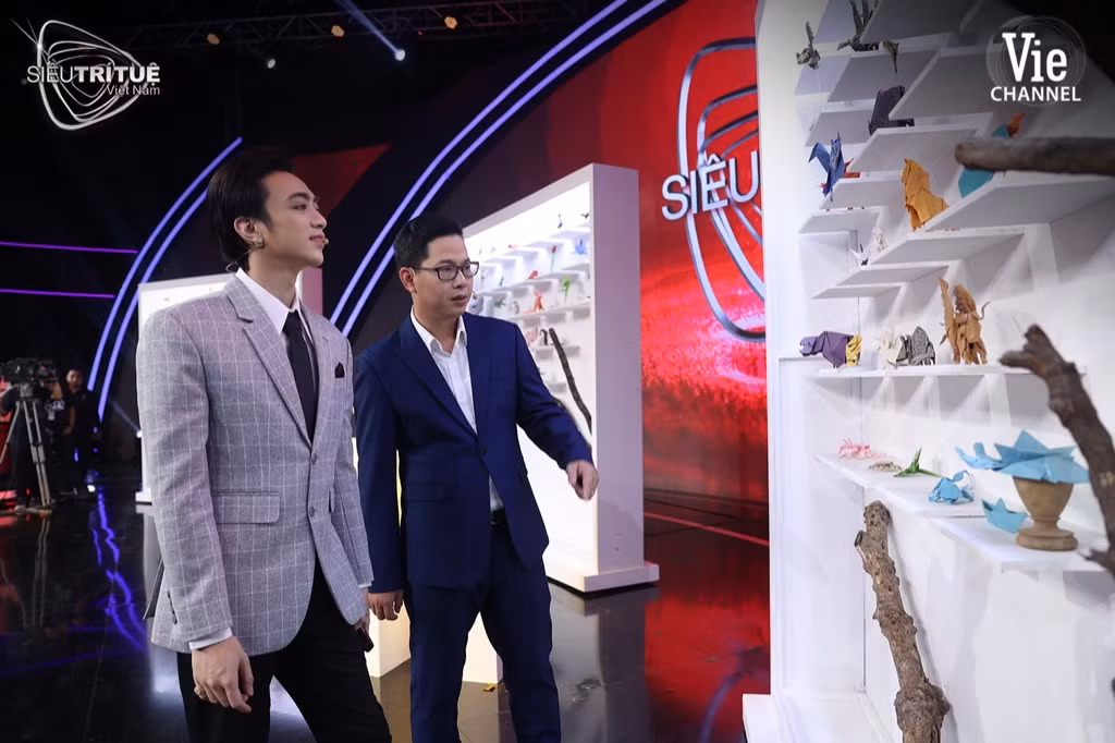 Siêu Trí Tuệ: “Thần bài” tái xuất với màn khôi phục bài Poker thách thức trí nhớ vô hạn ảnh 2