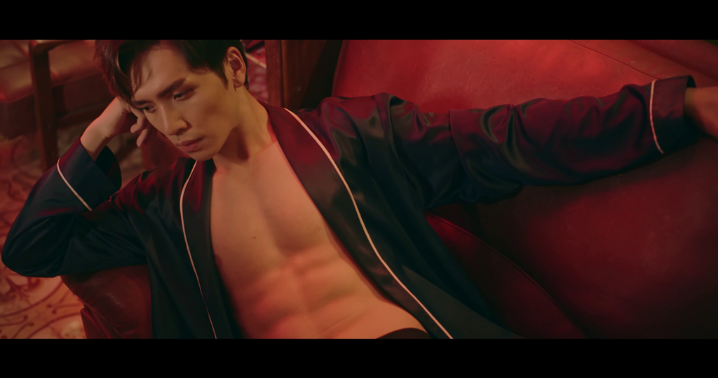 Bạch Công Khanh khoe body 6 múi, vướng vào “tam giác tình yêu” đam mỹ trong MV mới ảnh 2