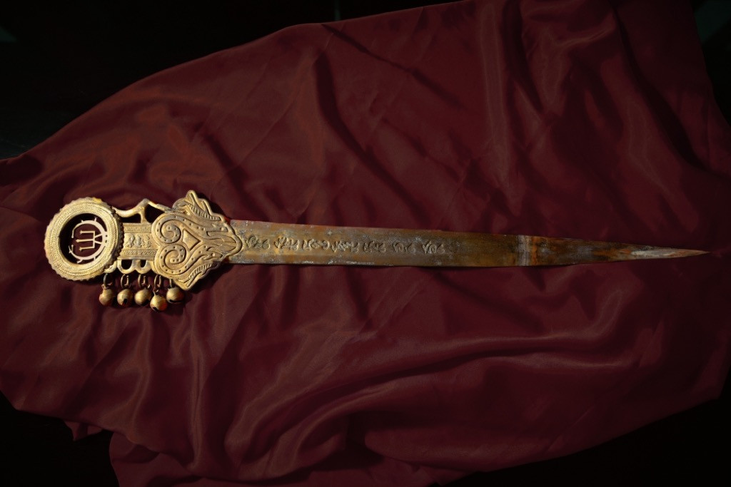 Trương Ngọc Ánh đăng tin "tìm chồng", giới thiệu binh khí của dự án “Trưng Vương“ ảnh 3