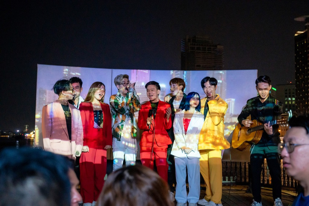 Khả Như “bức xúc” vì bị bắt làm “chuột bạch”, thân thiết với Bùi Anh Tuấn trên du thuyền ảnh 6