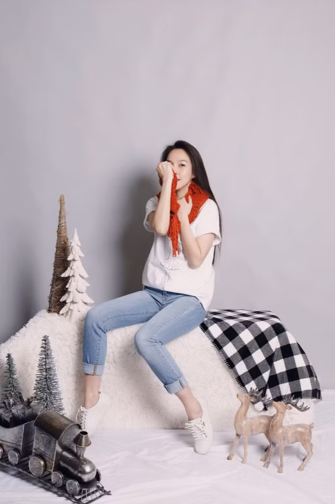 Hiền Thục tung bộ ảnh Giáng sinh cực xinh, không hổ danh “thánh hack tuổi V-Pop“ ảnh 4