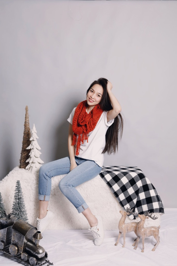 Hiền Thục tung bộ ảnh Giáng sinh cực xinh, không hổ danh “thánh hack tuổi V-Pop“ ảnh 2