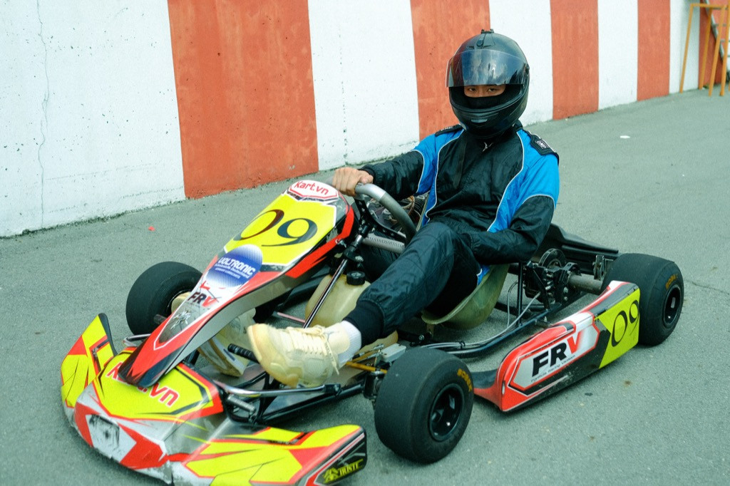 Tuấn Trần “cool ngầu” khi lần đầu thử sức với bộ môn đua xe thể thức mạo hiểm ảnh 3