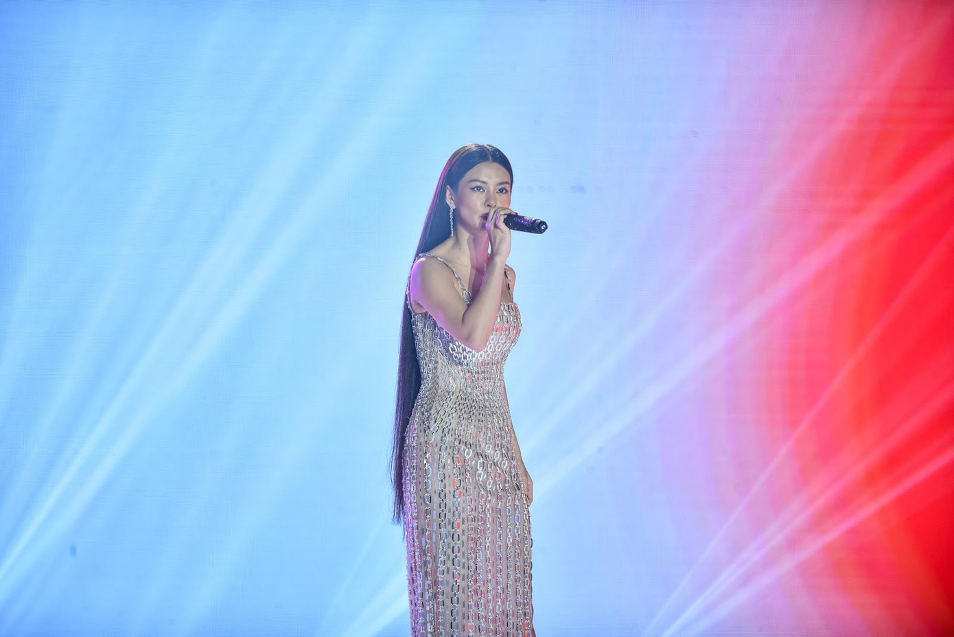 King Of Rap: HIEUTHUHAi “tỏ tình” Emily, Chị Cả - Color bắn rap cùng nhạc vọng cổ ảnh 4