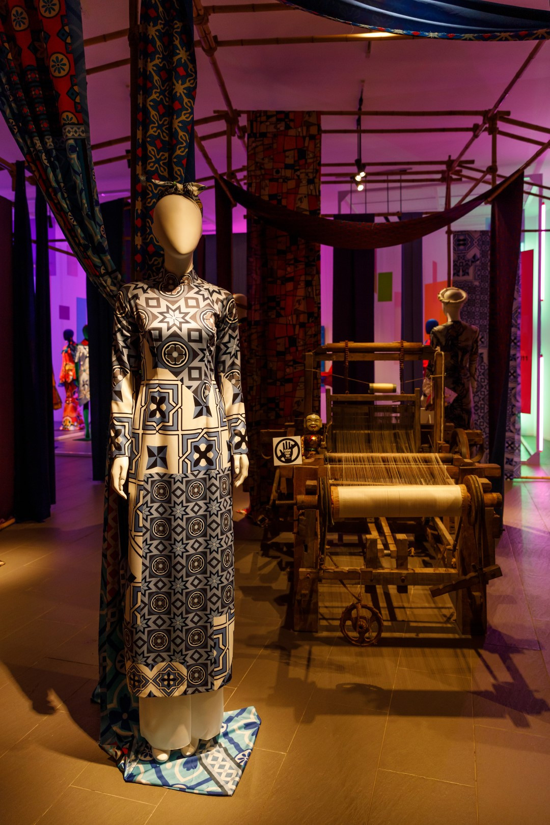 TP.HCM: Sở hữu nhiều ảnh check-in cực nghệ và “so deep” tại triển lãm “Mộng bình thường“ ảnh 9