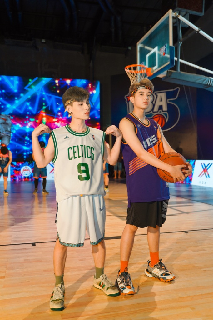 X2X mang sàn nhảy thập niên 90 vào MV mới, mong được Ngô Thanh Vân để ý ảnh 4