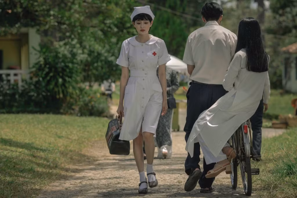 Hiền Hồ trở lại với thế mạnh ballad, diễn xuất bi thương đến ám ảnh trong MV mới ảnh 2