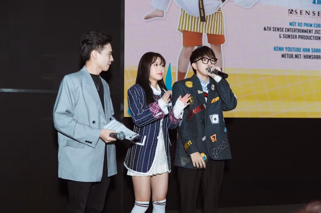 Han Sara - Tùng Maru diện đồ học sinh cực yêu, tiếp tục sánh đôi trong web-drama mới ảnh 1