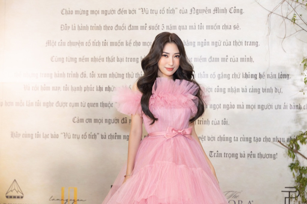 Khổng Tú Quỳnh diện trang phục công chúa ngọt ngào, gợi nhớ hình ảnh “cô bé Dâu tây” ảnh 6