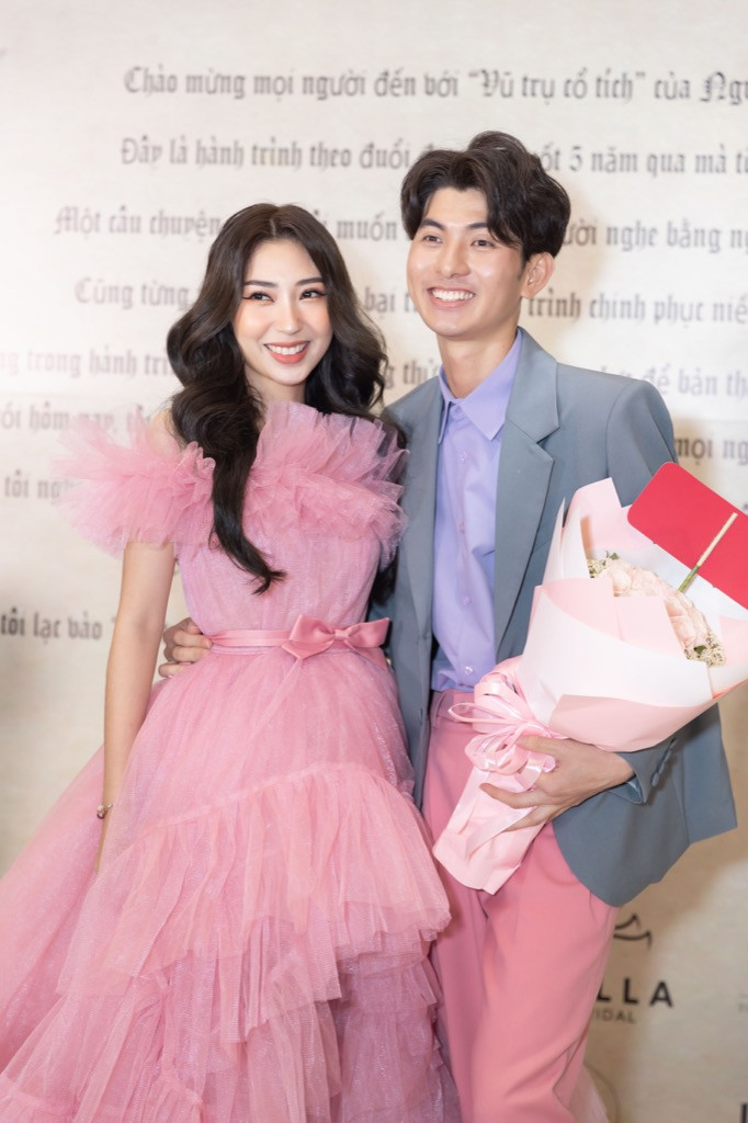 Khổng Tú Quỳnh diện trang phục công chúa ngọt ngào, gợi nhớ hình ảnh “cô bé Dâu tây” ảnh 1