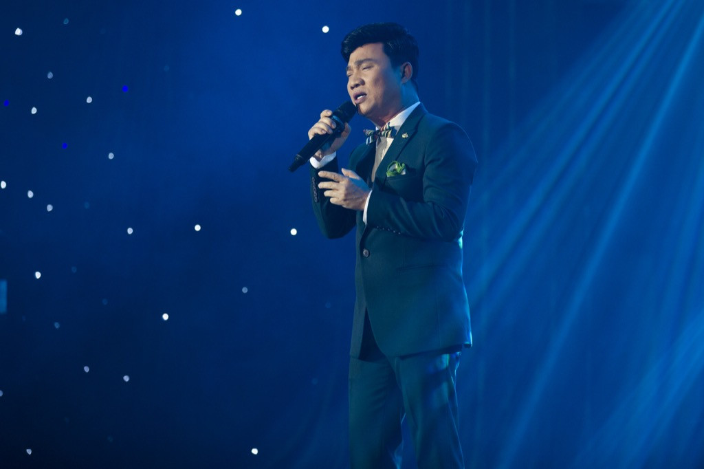 Quang Linh Quốc Cơ - Quốc Nghiệp đấu giá áo mặc tại chung kết Britain’s Got Talent ủng hộ miền Trung ảnh 2