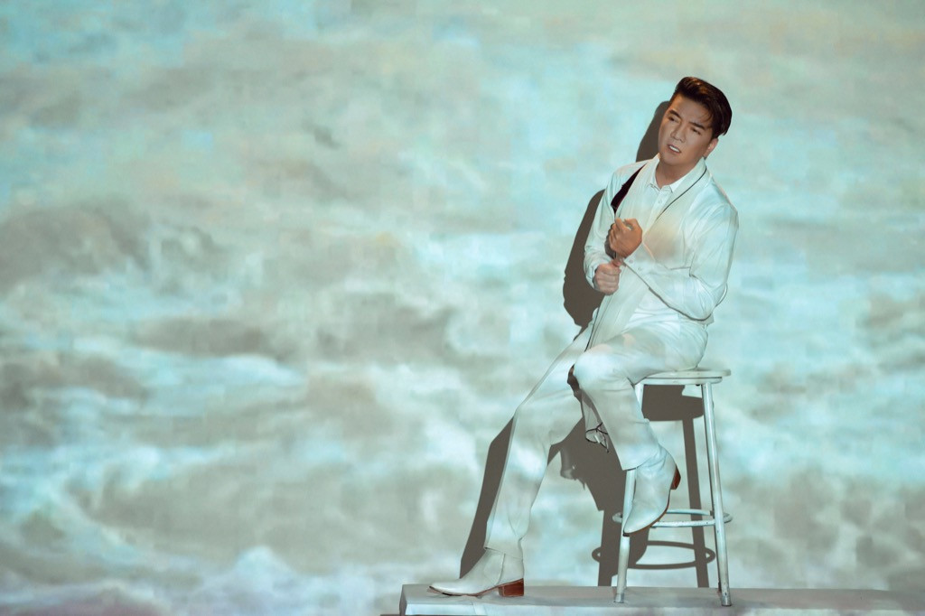 Sau hoạt động gây quỹ, Đàm Vĩnh Hưng hát “Chị ơi” động viên đồng bào miền Trung ảnh 4