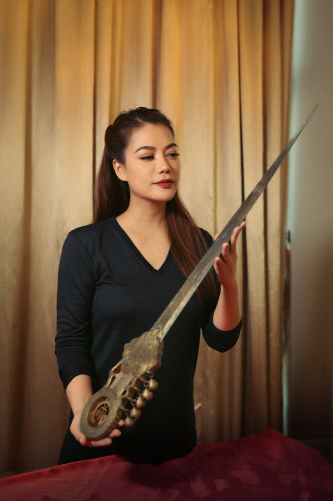 Trương Ngọc Ánh đăng tin "tìm chồng", giới thiệu binh khí của dự án “Trưng Vương“ ảnh 5