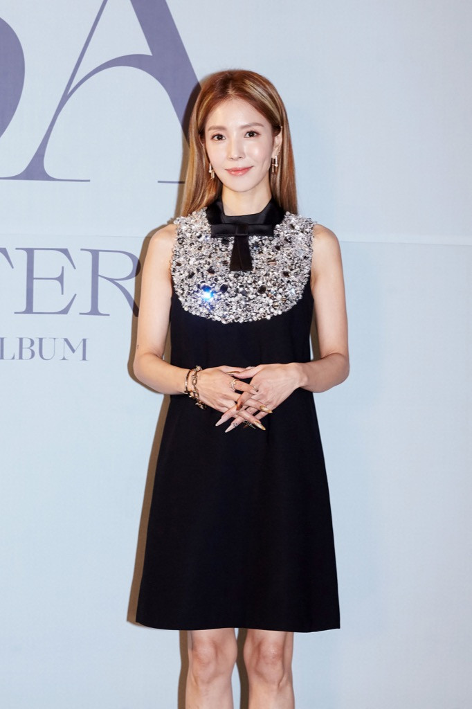 Khám phá mọi “ngóc ngách” trong album kỉ niệm 20 năm hoạt động nghệ thuật của BoA ảnh 1