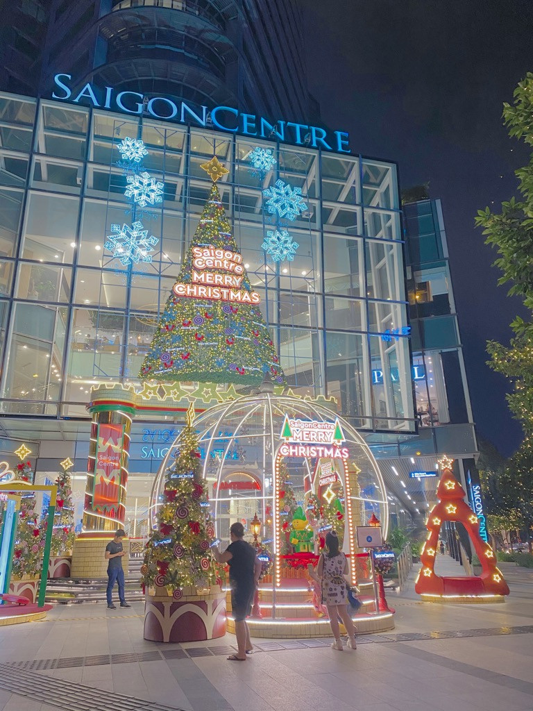Sài Gòn lên đèn xinh lung linh đón Giáng Sinh rồi đó, bạn đã chuẩn bị “lên đồ” chưa? ảnh 2