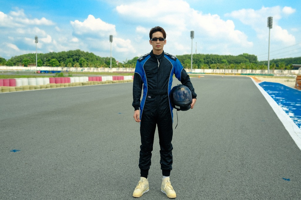 Tuấn Trần “cool ngầu” khi lần đầu thử sức với bộ môn đua xe thể thức mạo hiểm ảnh 1