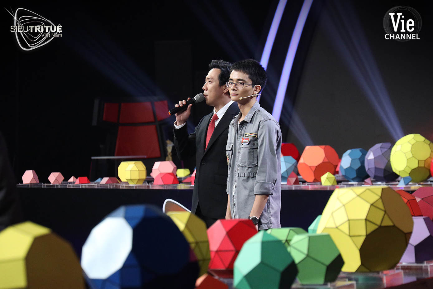 Trấn Thành, Tóc Tiên bất ngờ hé lộ profile chuẩn “con nhà người ta” của Rhymastic ảnh 4