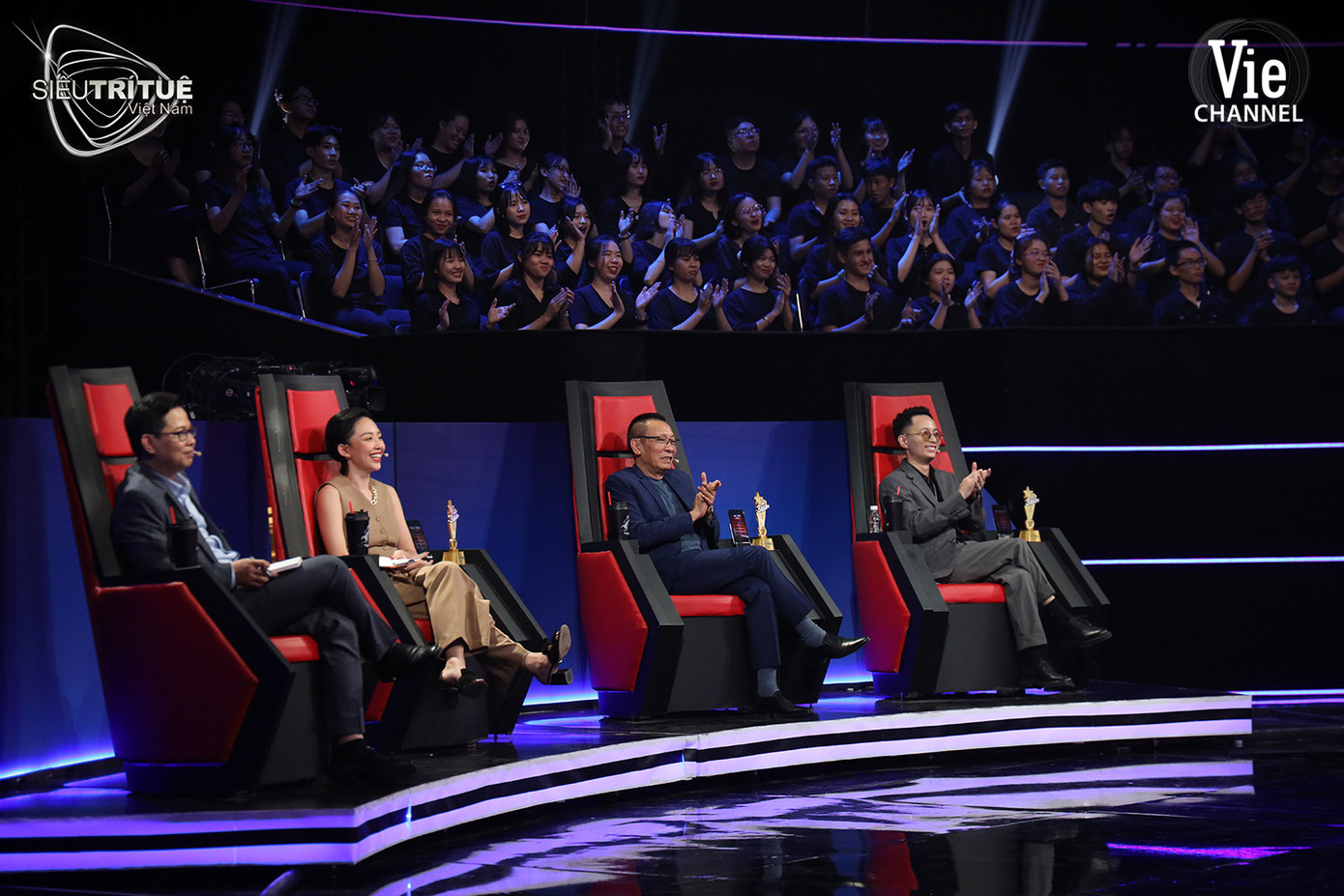 Trấn Thành, Tóc Tiên bất ngờ hé lộ profile chuẩn “con nhà người ta” của Rhymastic ảnh 3