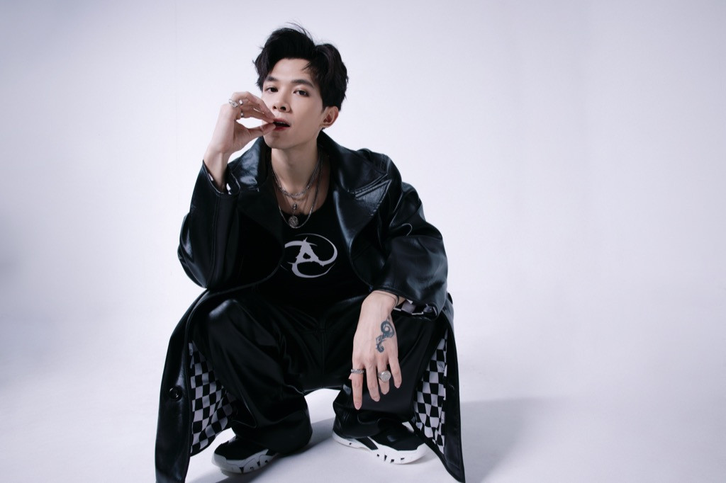 Diễn viên Anh Tú khoe cơ bụng 6 múi săn chắc cực “hot”, dành lời khen cho Châu Bùi ảnh 1