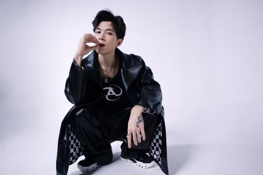 Diễn viên Anh Tú khoe cơ bụng 6 múi săn chắc cực “hot”, dành lời khen cho Châu Bùi ảnh 1