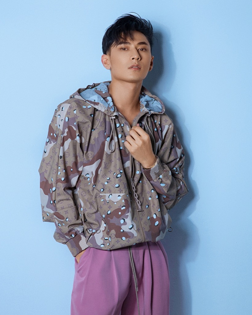 Isaac mang concept hồ ly đầy ma mị vào sản phẩm mới, gây tò mò với “bóng hồng” bí ẩn ảnh 3