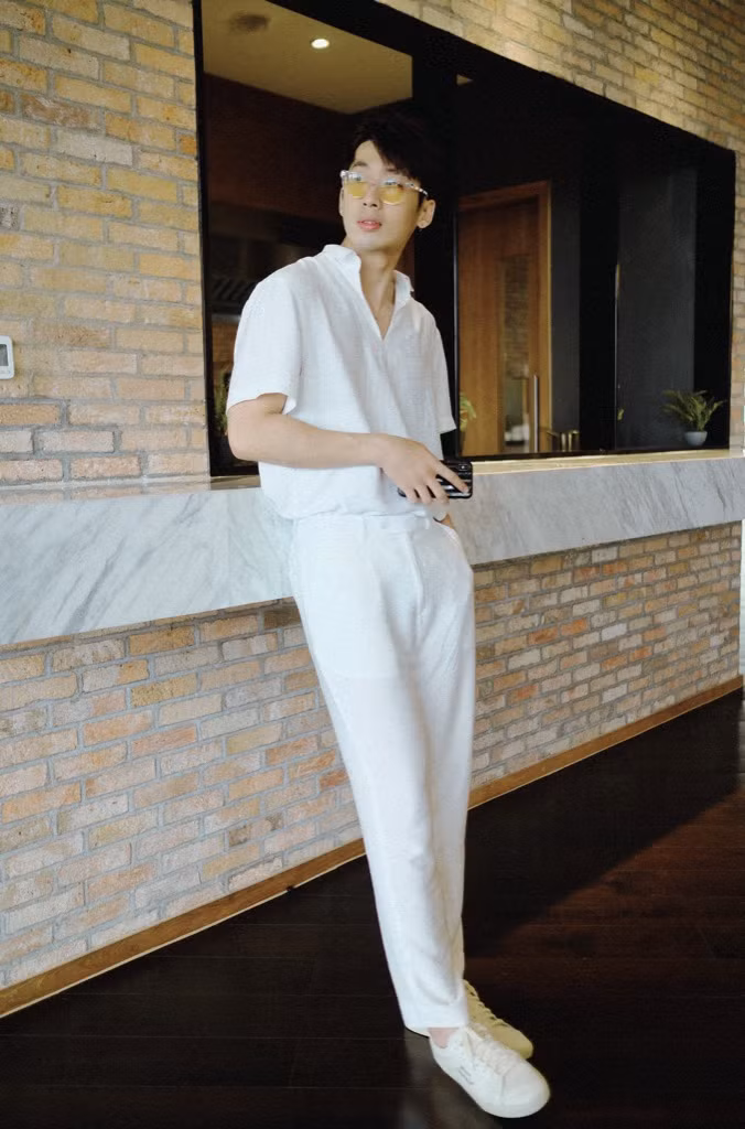 Tuấn Trần gợi ý loạt set đồ cực nam tính dành cho phái mạnh khi đi du lịch biển ảnh 4