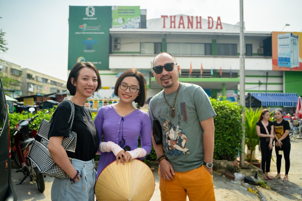 Hết nhảy múa bán hàng, Phương Mỹ Chi gây hoang mang vì “ăn vạ” giữa chợ ảnh 4