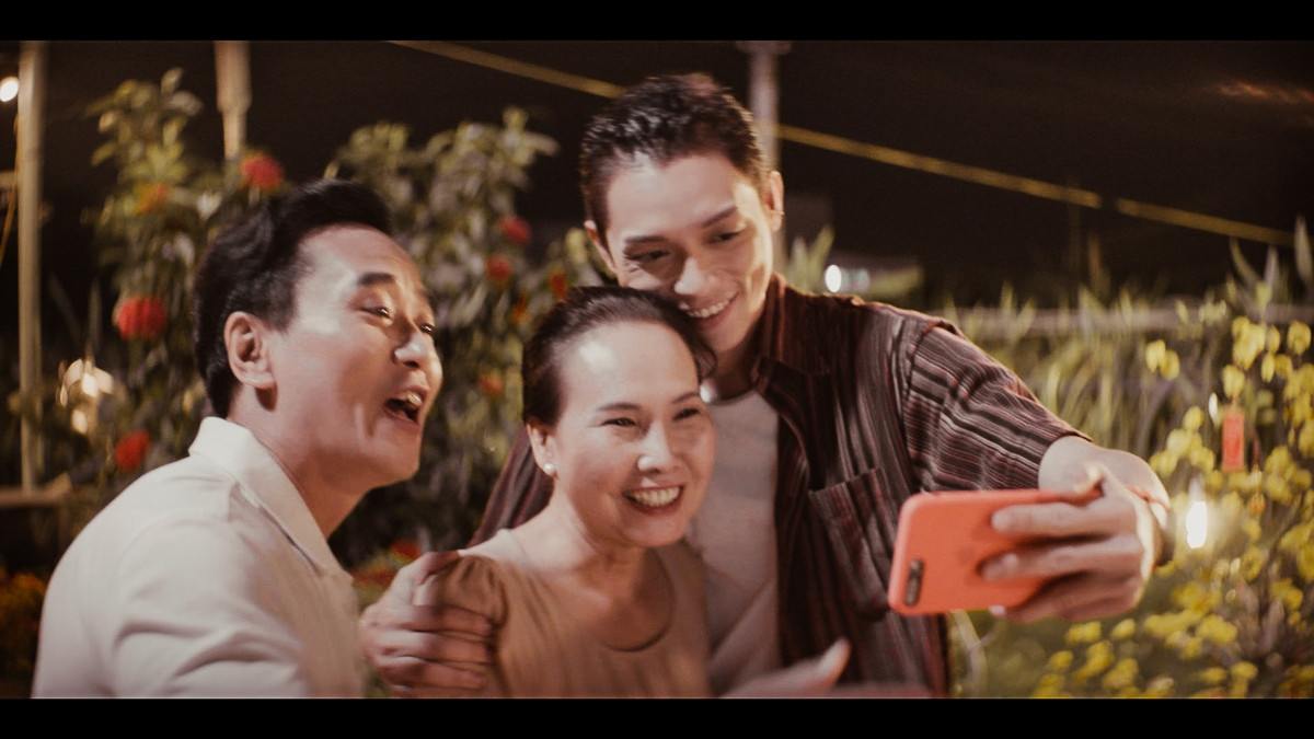 Lâu lắm mới trở lại, Hương Tràm tung hẳn 2 MV để gửi gắm nỗi nhớ xa quê hương ảnh 3