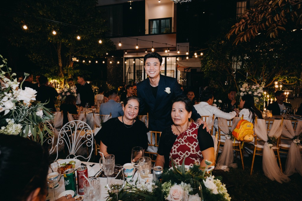 Vừa tặng mẹ 3 tỷ, Quốc Trường lại tự tay tổ chức tiệc mừng 40 năm ngày cưới cho ba mẹ ảnh 4