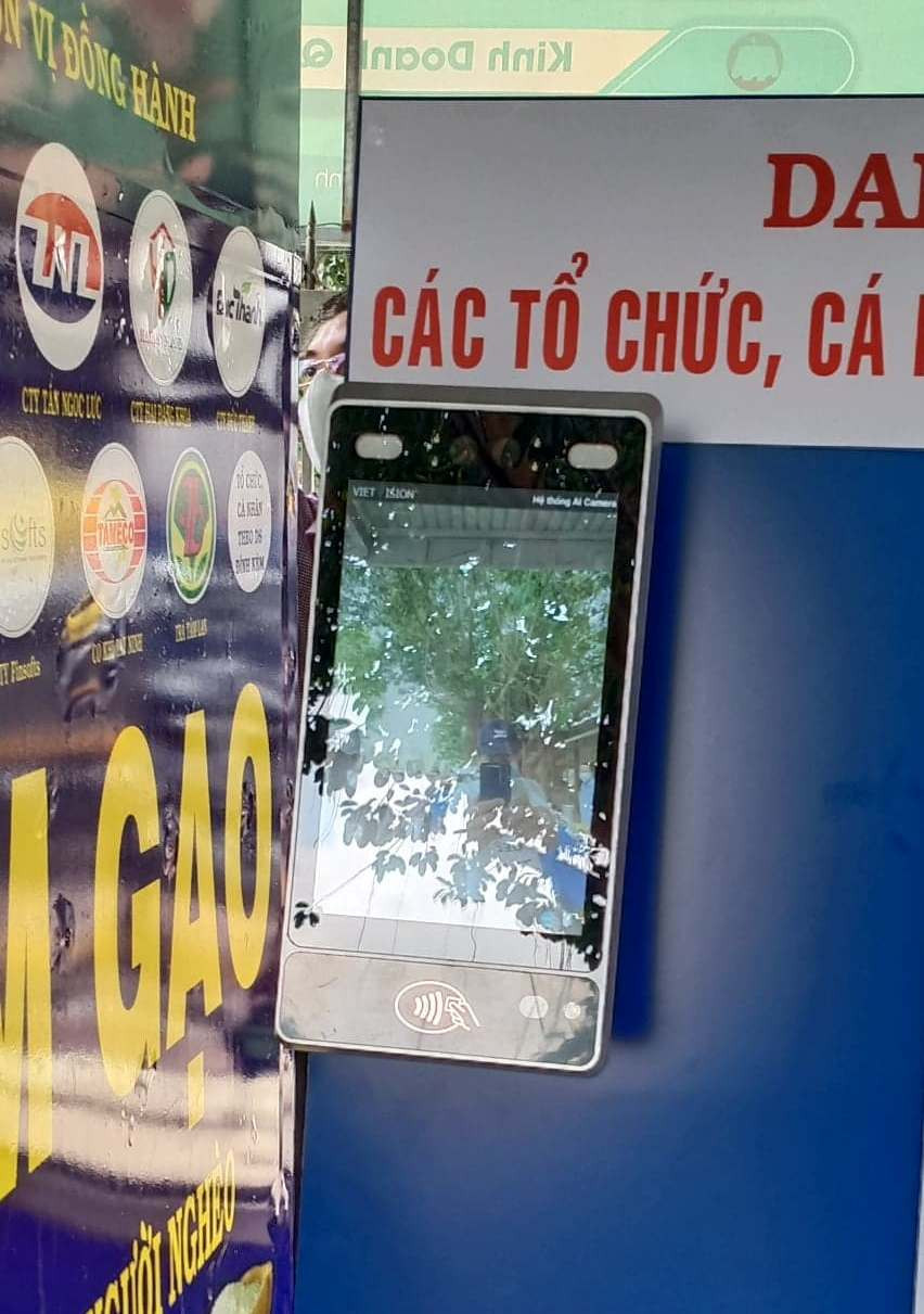 Người dân chen nhau đến ATM gạo miễn phí ở Tây Ninh ảnh 3