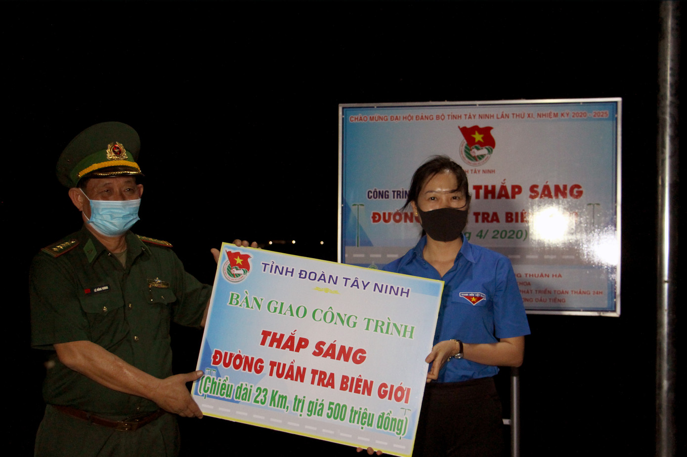 Thanh niên Tây Ninh thắp sáng 23 km đường tuần tra biên giới ảnh 4