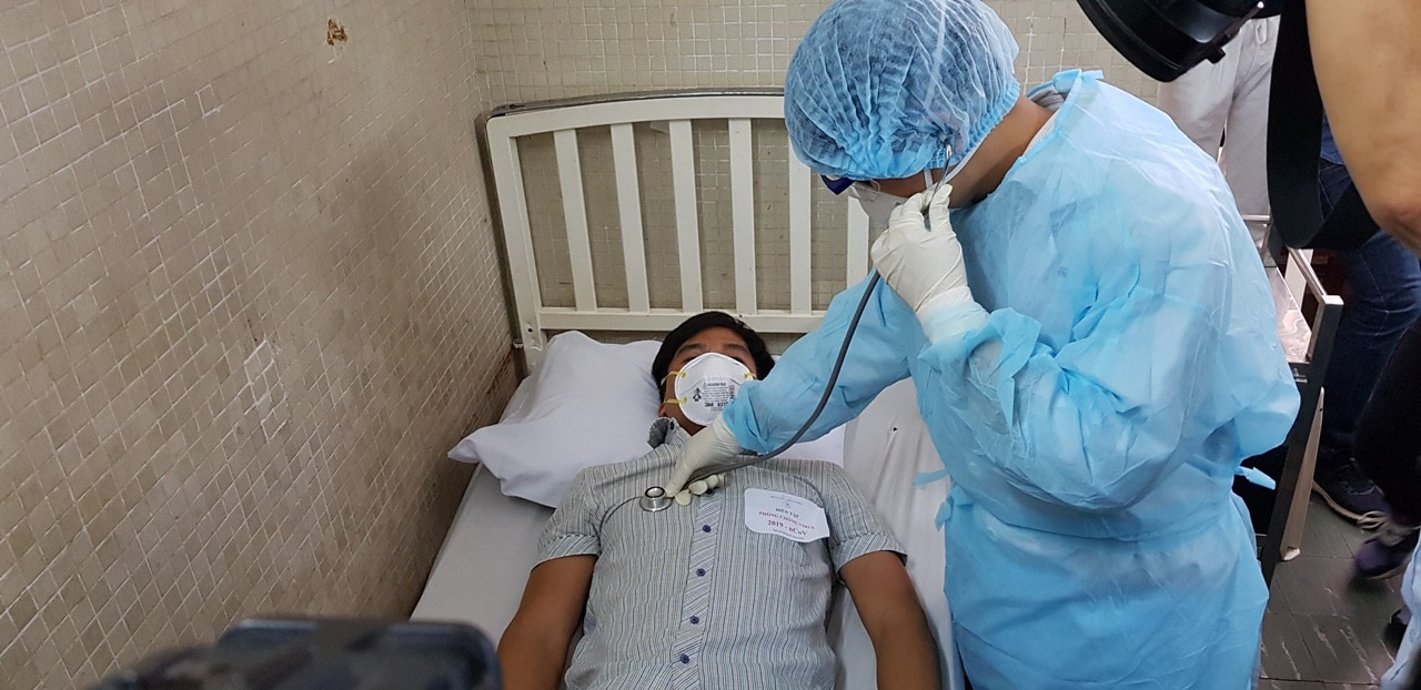 Nhiều tình huống giả định tiếp nhận bệnh nhân nghi nhiễm virus corona ảnh 1