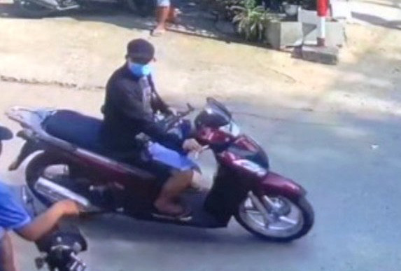 Truy tìm 2 chiếc xe máy liên quan vụ nổ súng giết 4 người, cướp tiền tại sới bạc ảnh 1